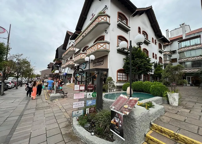 Apartamento 4 Dormitorios No Coracao De Gramado